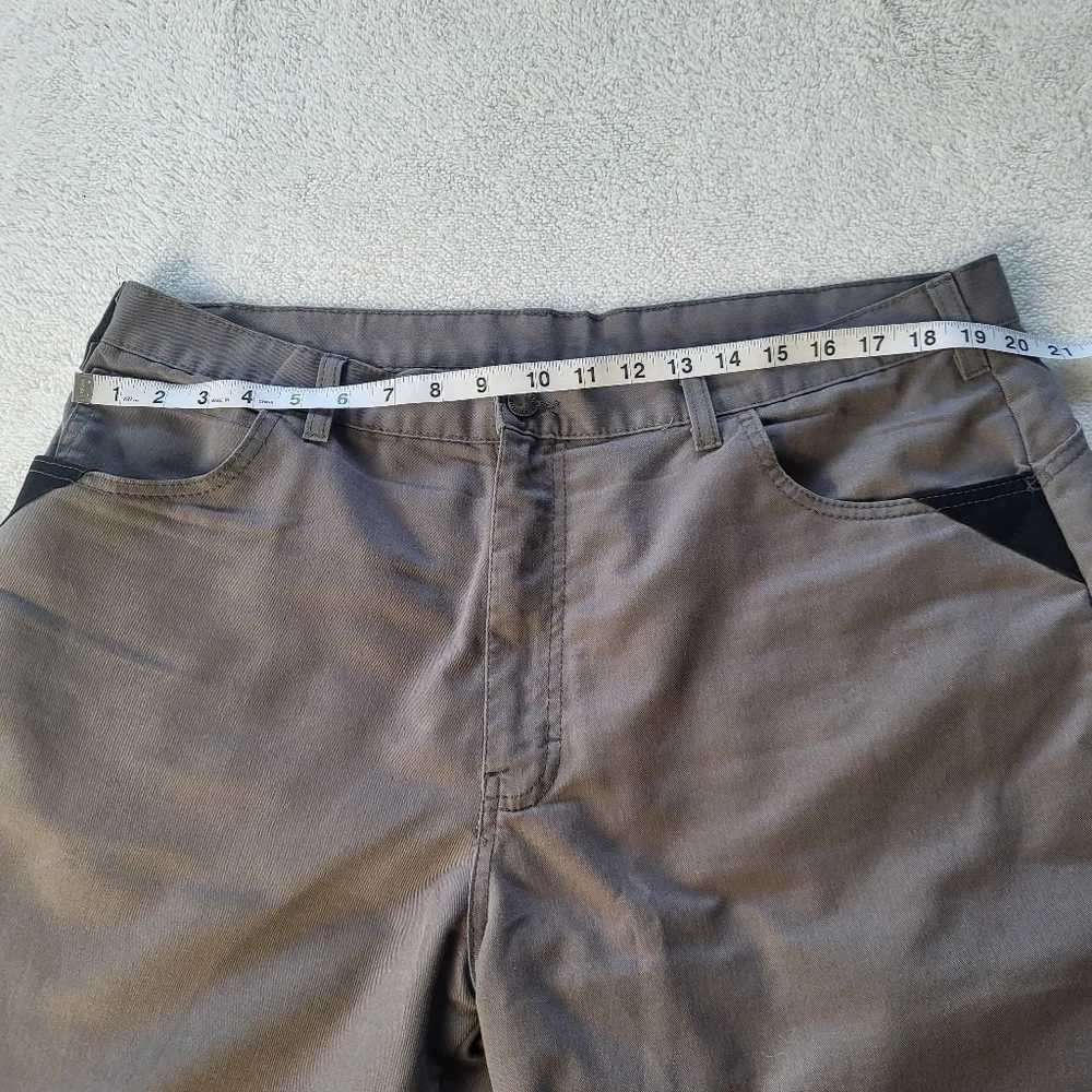 Dickies Men's XL Gray Shorts with Black Tip Pockets